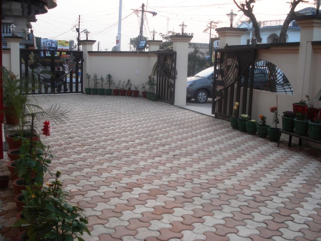 Hotel Utsav Dehradun Ngoại thất bức ảnh