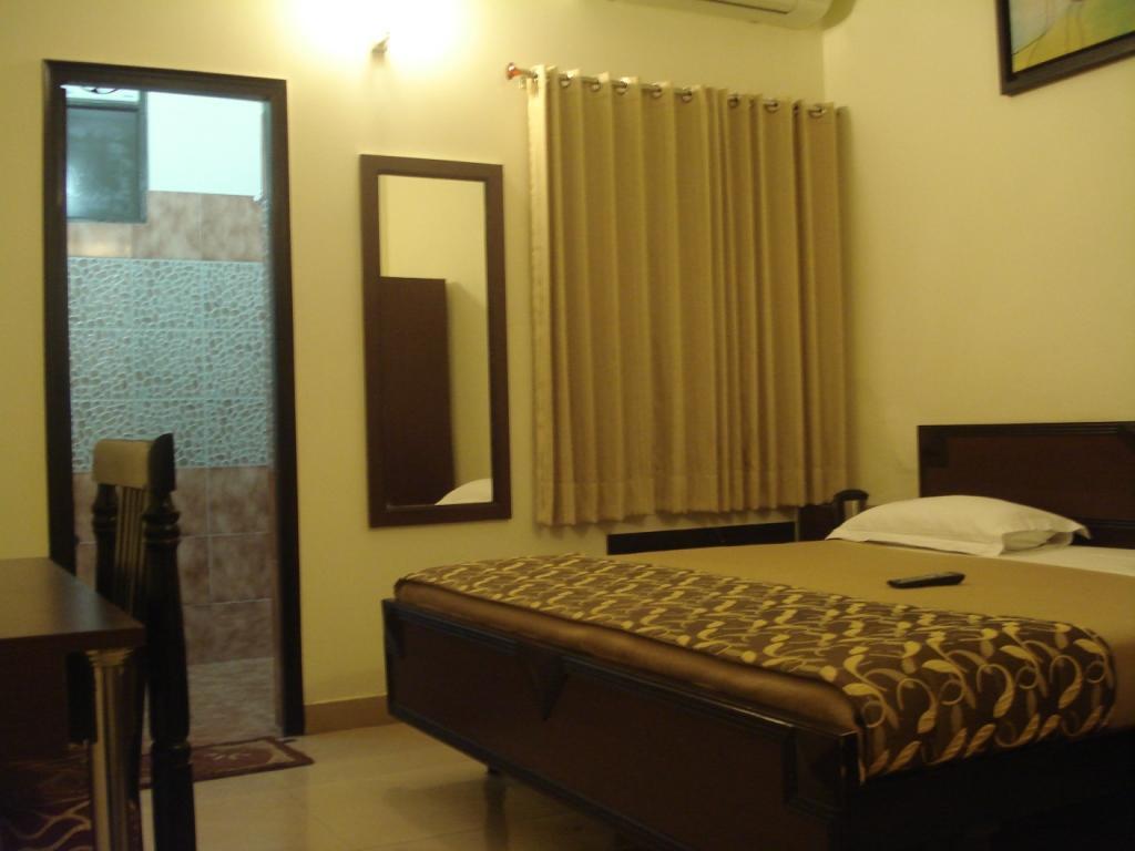 Hotel Utsav Dehradun Ngoại thất bức ảnh