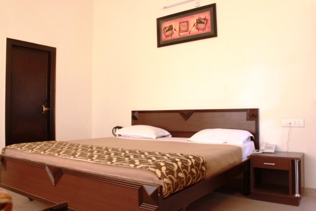 Hotel Utsav Dehradun Ngoại thất bức ảnh