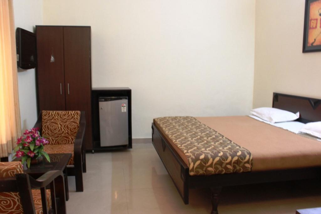 Hotel Utsav Dehradun Ngoại thất bức ảnh