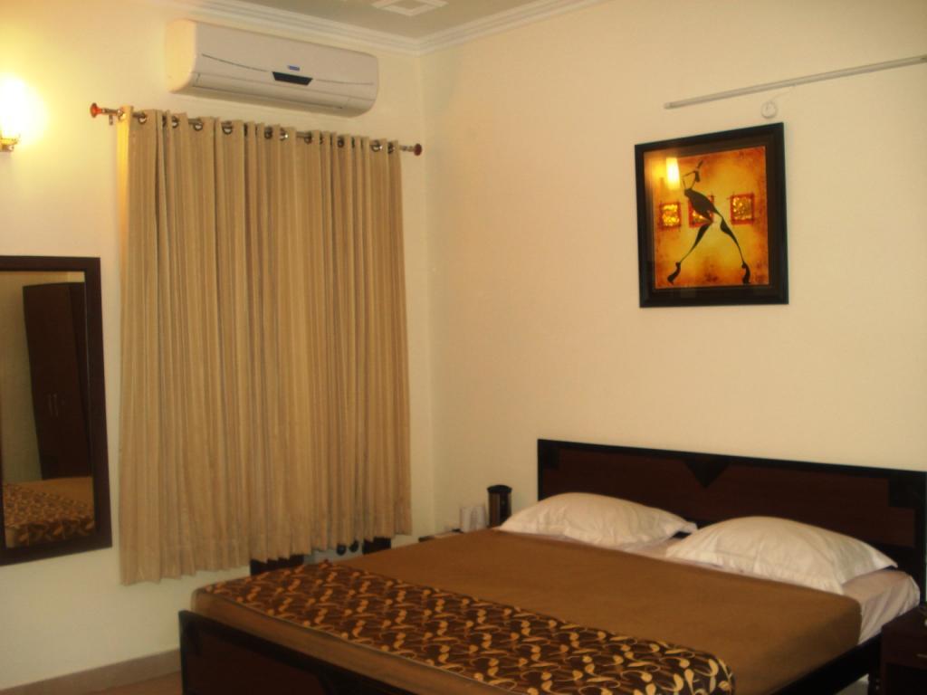 Hotel Utsav Dehradun Ngoại thất bức ảnh