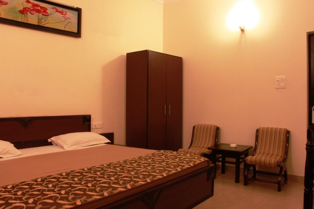 Hotel Utsav Dehradun Ngoại thất bức ảnh