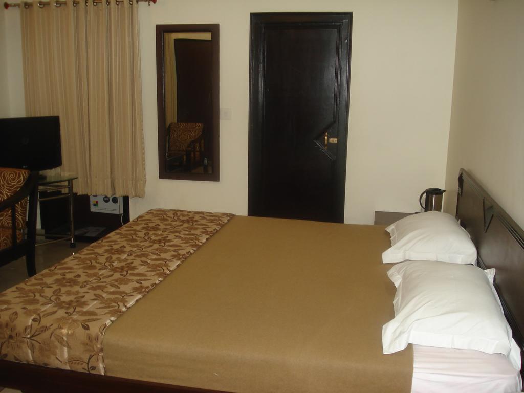Hotel Utsav Dehradun Ngoại thất bức ảnh